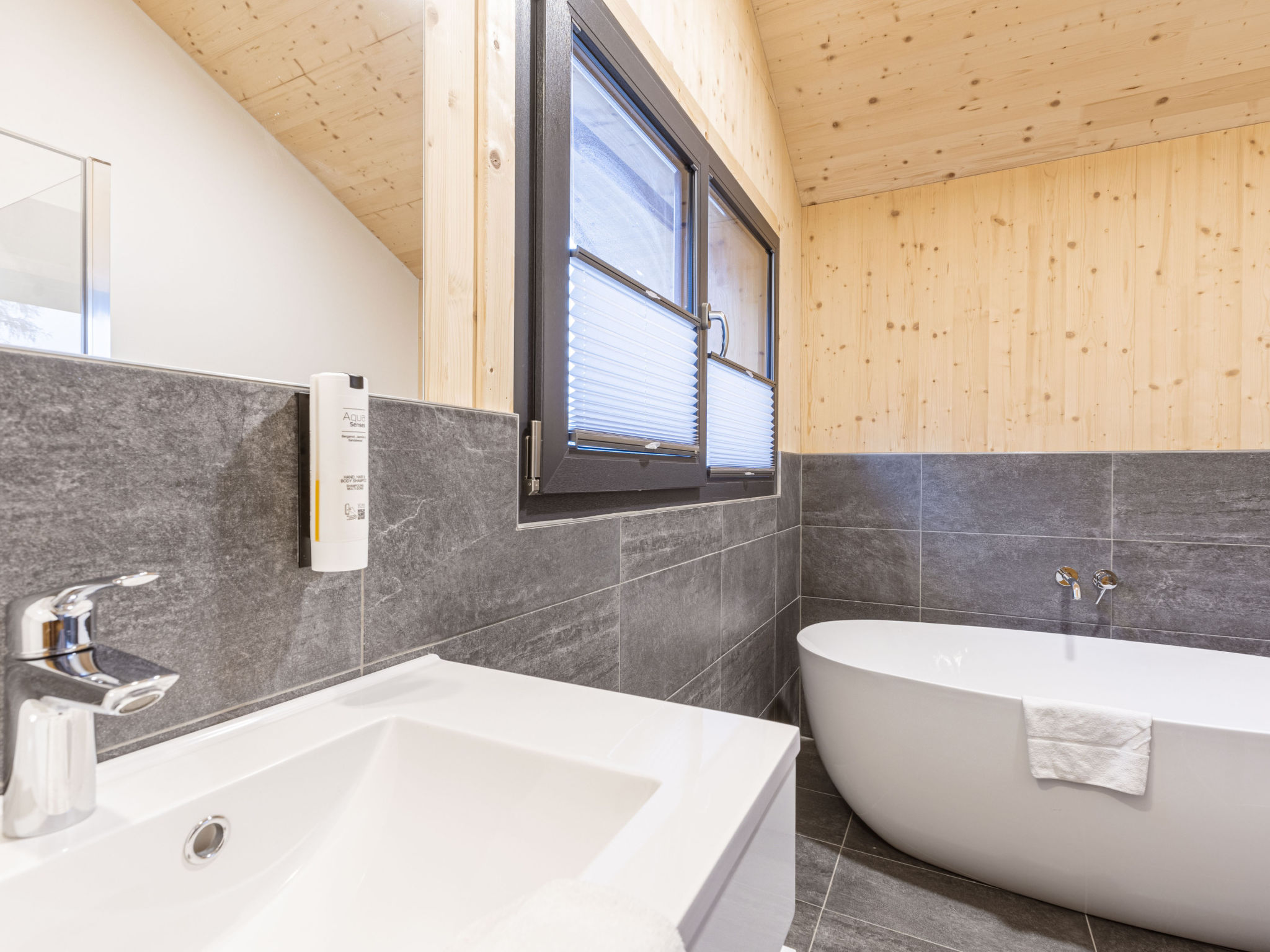 02_NTH005_Sup Chalet mit Sauna und Hot Tub 2 Etage - Inside
