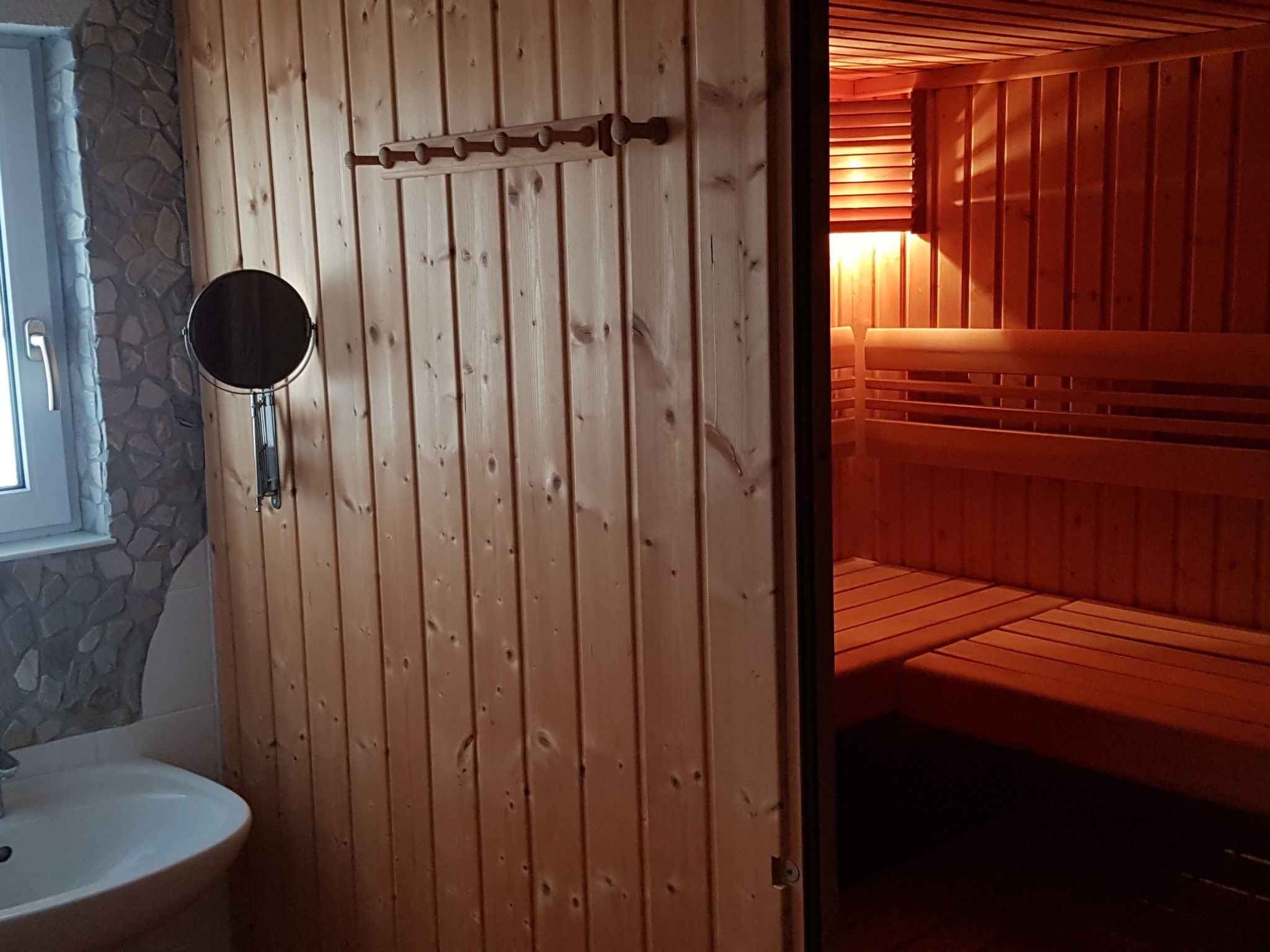 Mit Sauna-Entspannung-Binnen