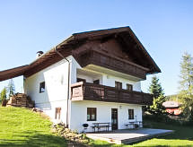 Almvilla in Sirnitz-Hochrindl: 20-persoons chalet aan de piste met sauna - thumbnail 1