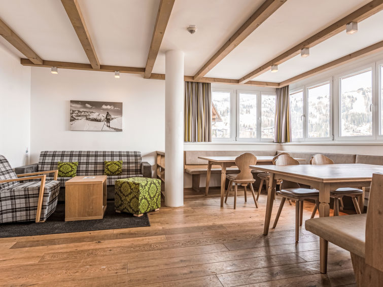 "mit 4 Schlafzimmern und Sauna", 5-room chalet 105 m2 on 3 levels. Bright, comfortable and tasteful furnishings: living/dining room with dining table and satellite TV (flat screen). 2 double bedrooms...