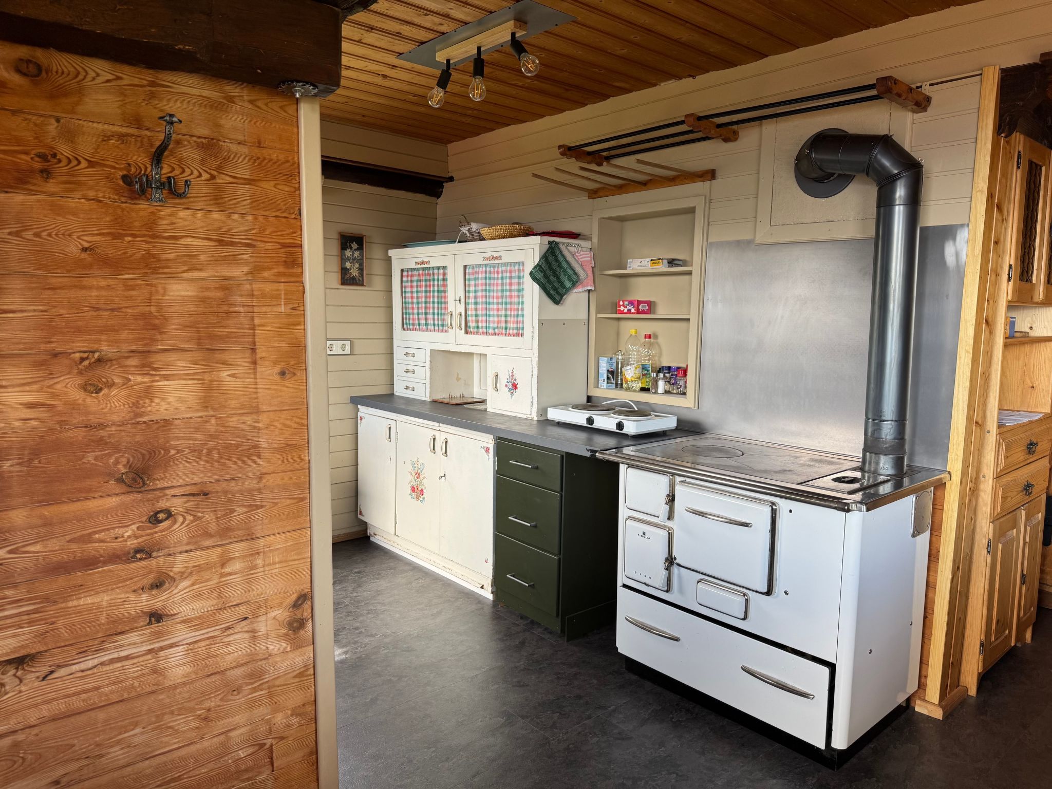 Almhütte Enzian-Binnen