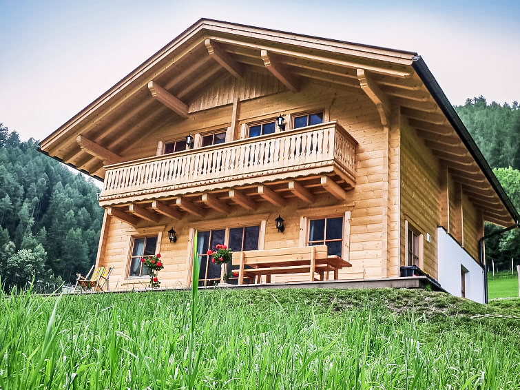 5-kamers cottage 110 m2 op 2 verdiepingen. Het objekt is geschikt voor 6 volwassenen + 2 kinderen. Romantisch en met veel hout ingericht: hal. 1 2-pers. kamer. Open woonkamer met Sat-TV (Flatscreen TV..