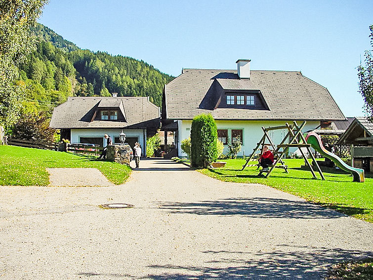 3-Zimmer-Wohnung 50 m2 im 1. Stock. Abgeschrägt, rustikal und gemütlich eingerichtet: Wohn-/Esszimmer mit Sat-TV (Flachbildschirm), Stereoanlage. Ausgang zum Balkon. 1 Doppelzimmer. 1 Zimmer mit 1 x..