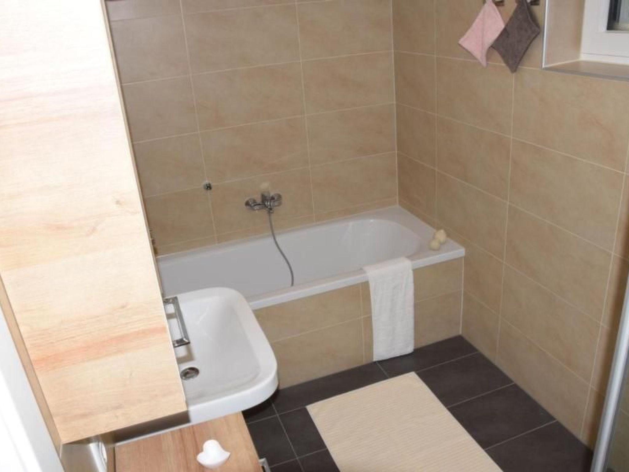 Charmantes Ferienhaus mit Whirlpool-Binnen