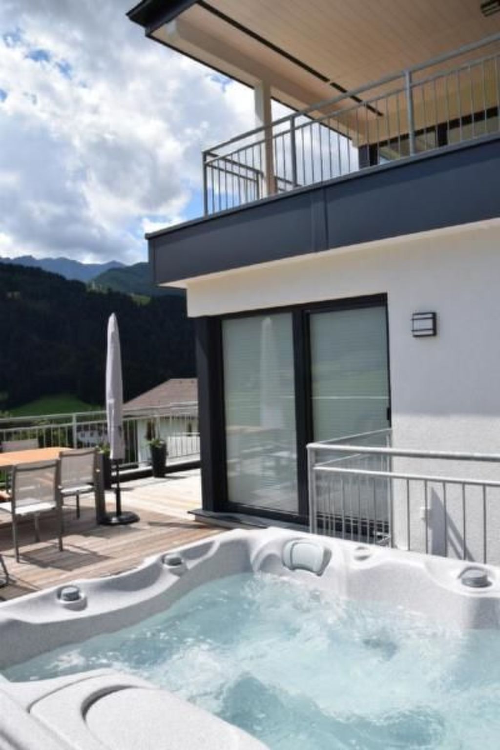 Charmantes Ferienhaus mit Whirlpool-Binnen