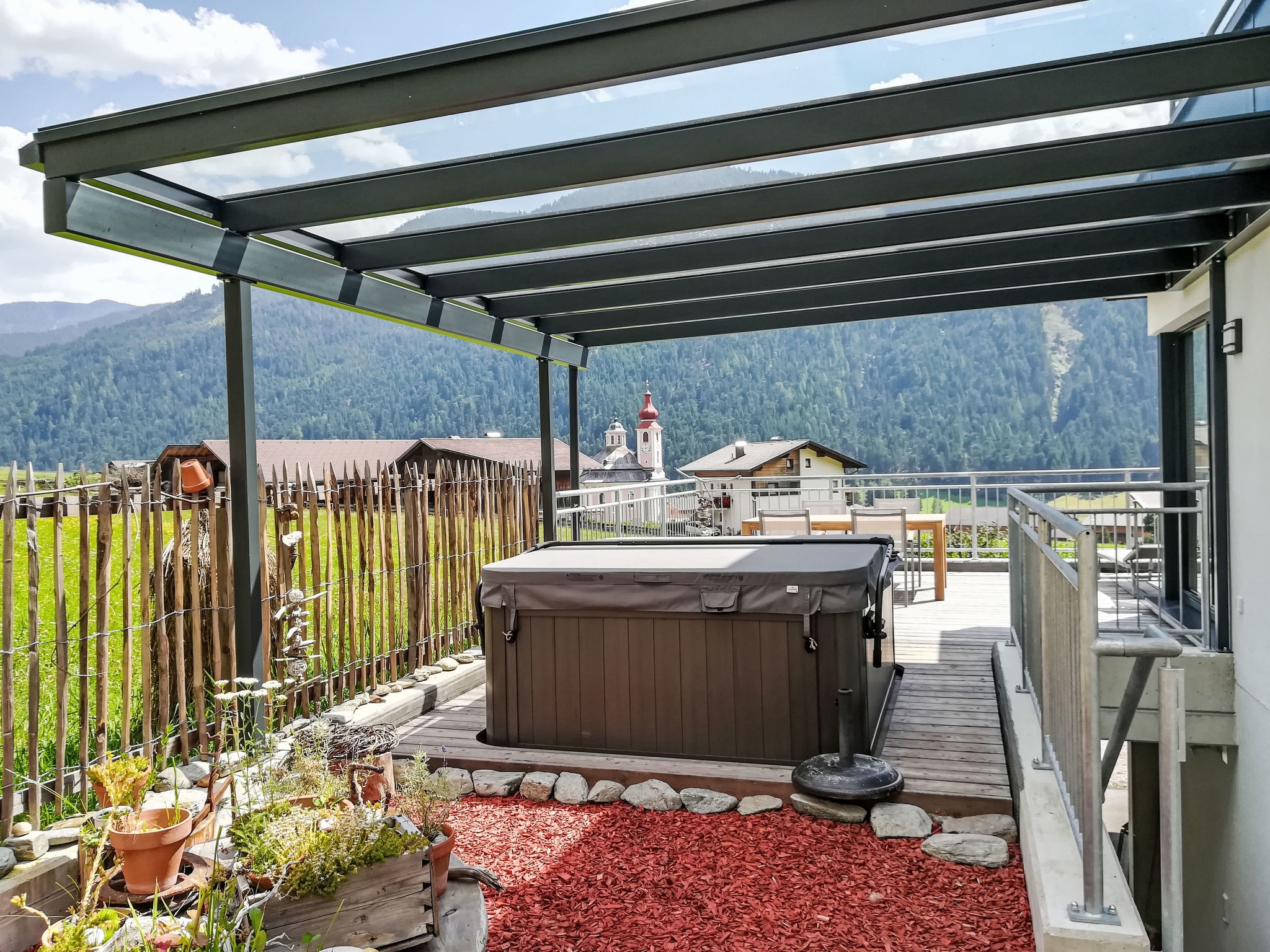 Charmantes Ferienhaus mit Whirlpool - Buiten