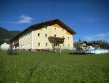 in Strassen mit Privatem Pool