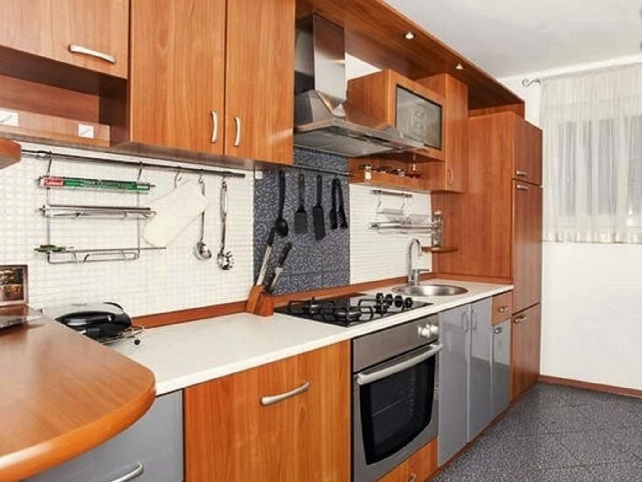 Geräumiges Ferienhaus mit kleinem Garten, nur fünf Gehminuten vom bekannten Bas - Drinnen