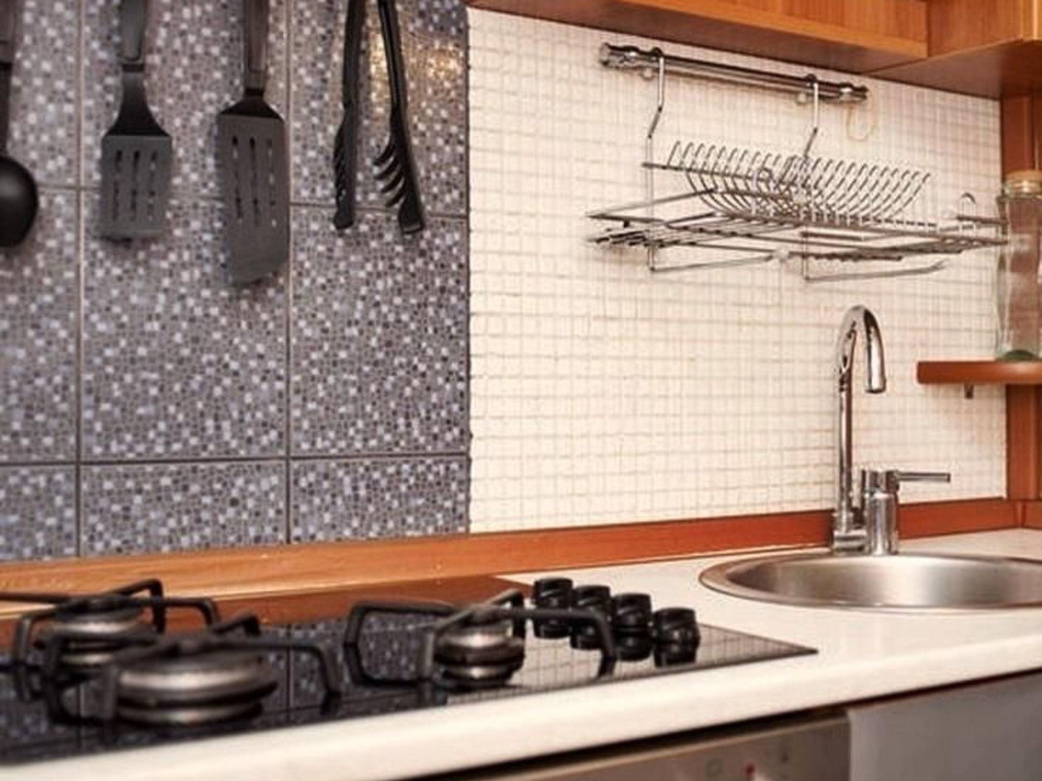 Geräumiges Ferienhaus mit kleinem Garten, nur fünf Gehminuten vom bekannten Bas - Drinnen