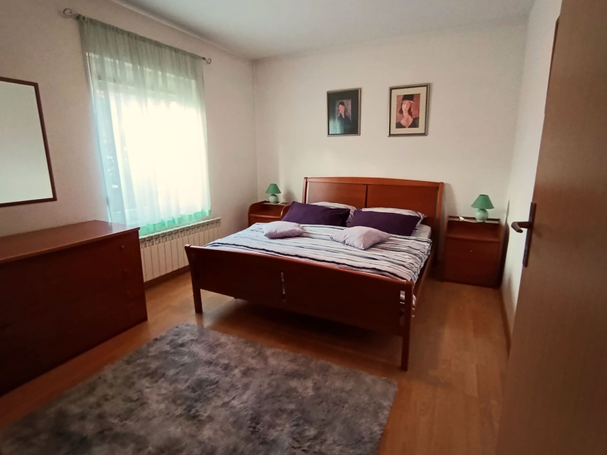 Geräumiges Ferienhaus mit kleinem Garten, nur fünf Gehminuten vom bekannten Bas - Drinnen