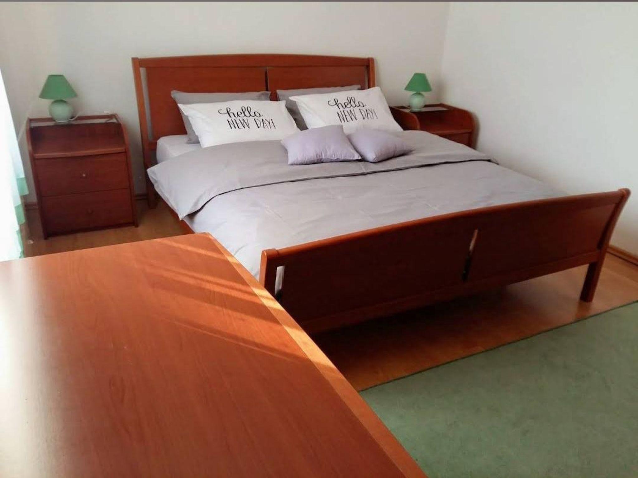 Geräumiges Ferienhaus mit kleinem Garten, nur fünf Gehminuten vom bekannten Bas - Drinnen