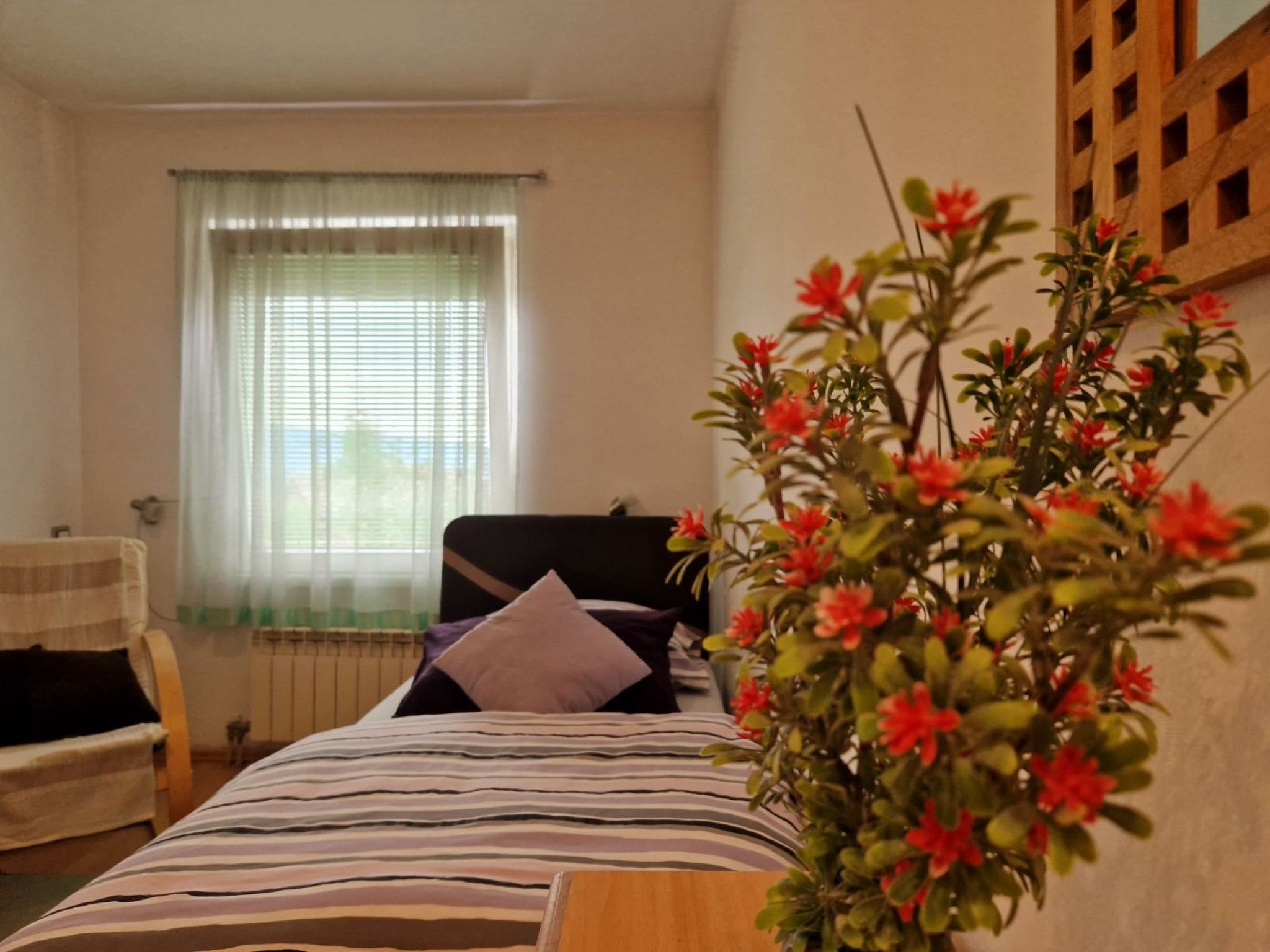 Geräumiges Ferienhaus mit kleinem Garten, nur fünf Gehminuten vom bekannten Bas - Drinnen