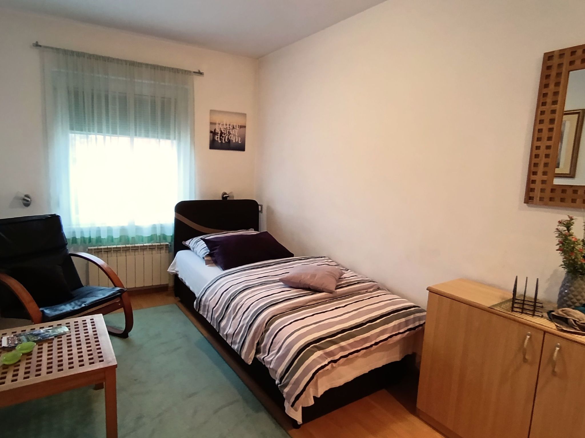 Geräumiges Ferienhaus mit kleinem Garten, nur fünf Gehminuten vom bekannten Bas - Drinnen