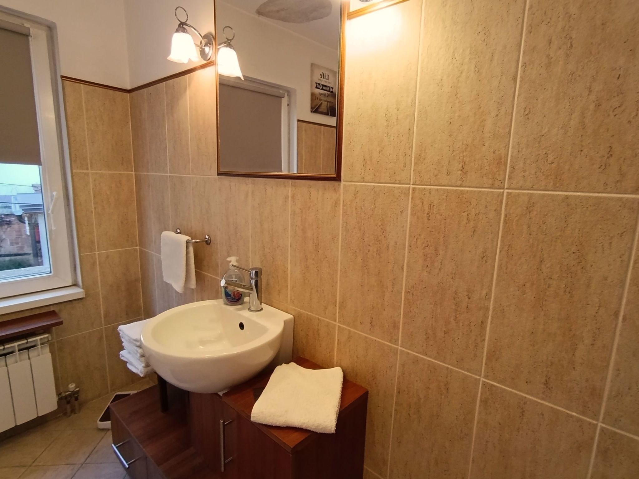 Geräumiges Ferienhaus mit kleinem Garten, nur fünf Gehminuten vom bekannten Bas - Drinnen