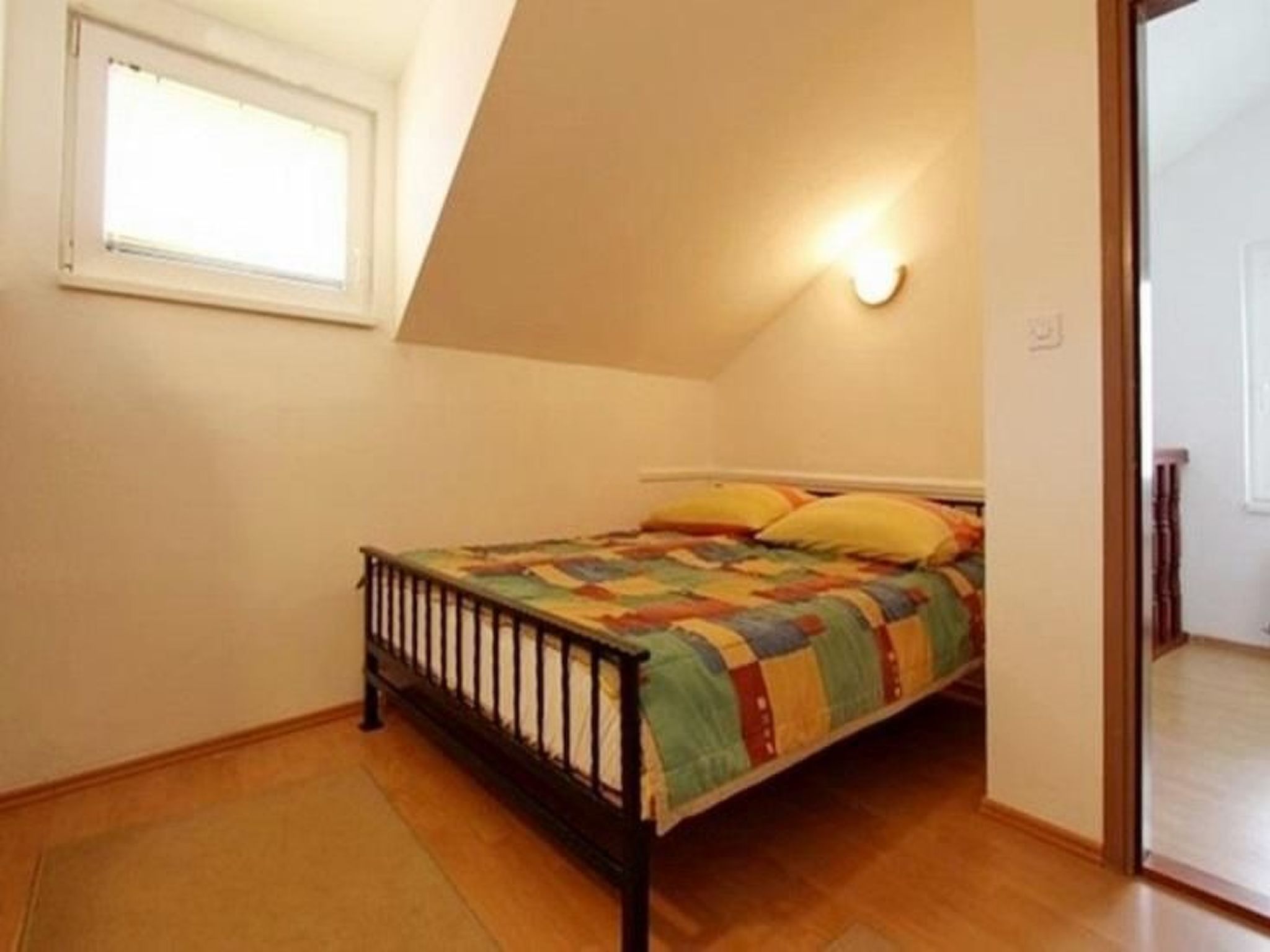 Geräumiges Ferienhaus mit kleinem Garten, nur fünf Gehminuten vom bekannten Bas - Drinnen