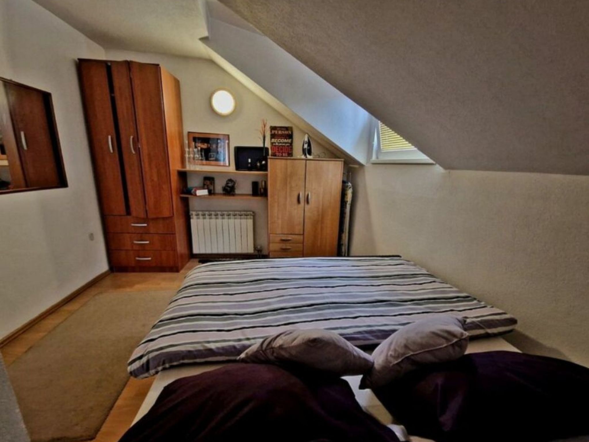 Geräumiges Ferienhaus mit kleinem Garten, nur fünf Gehminuten vom bekannten Bas - Drinnen