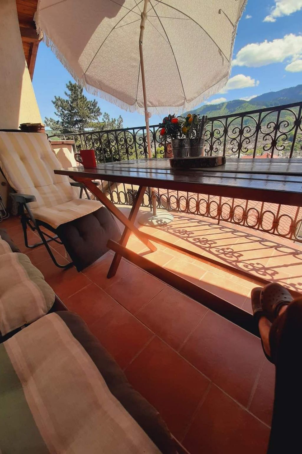 Geräumiges Ferienhaus mit kleinem Garten, nur fünf Gehminuten vom bekannten Bas - Draußen