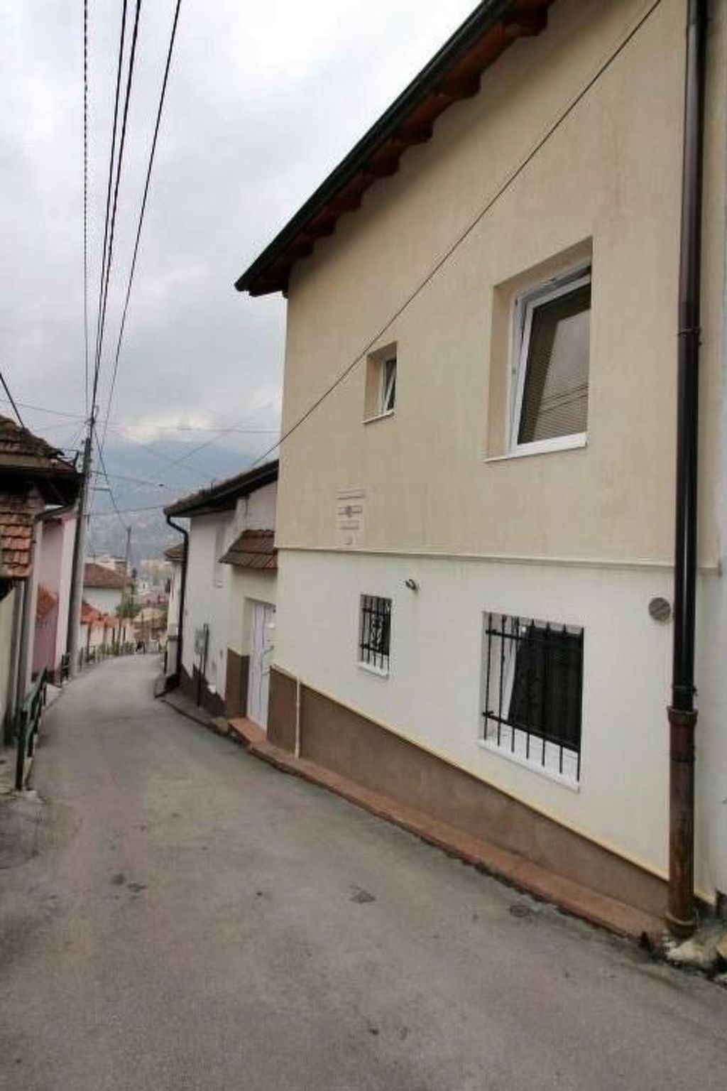 Geräumiges Ferienhaus mit kleinem Garten, nur fünf Gehminuten vom bekannten Bas - Draußen