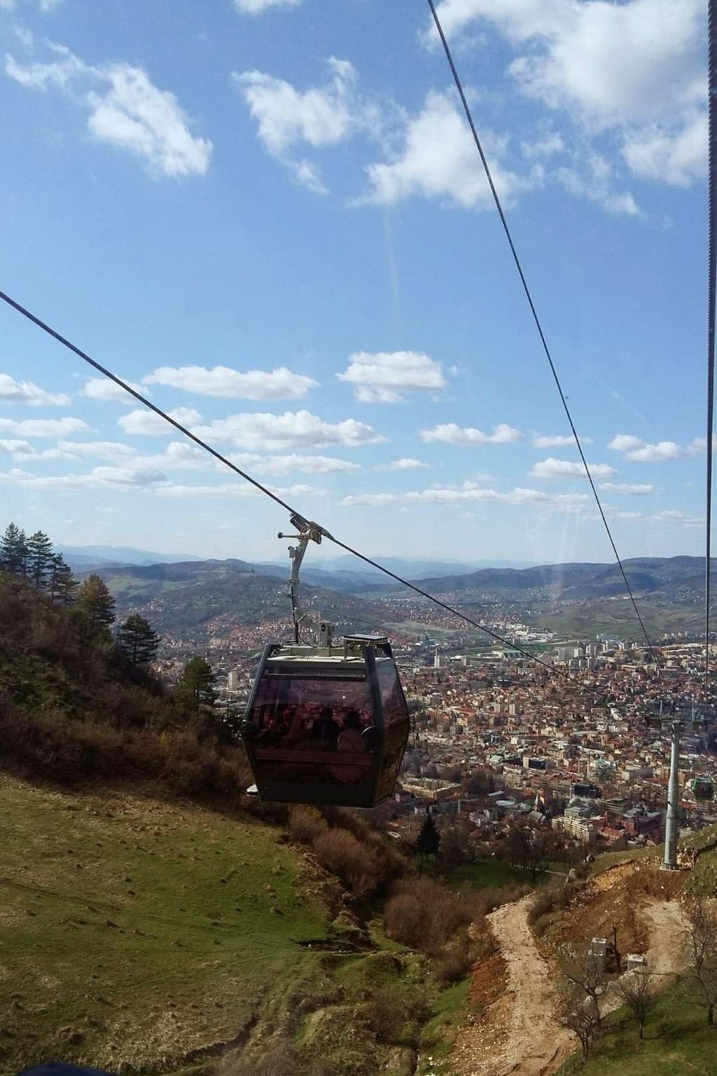 Geräumiges Ferienhaus mit kleinem Garten, nur fünf Gehminuten vom bekannten Bas - Draußen