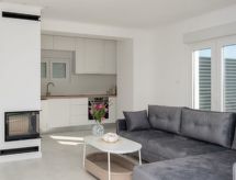 Open haard en verwarmd zwembad in Luxury Grey house, Domanovići - thumbnail 4