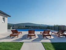 Open haard en verwarmd zwembad in Luxury Grey house, Domanovići - thumbnail 5