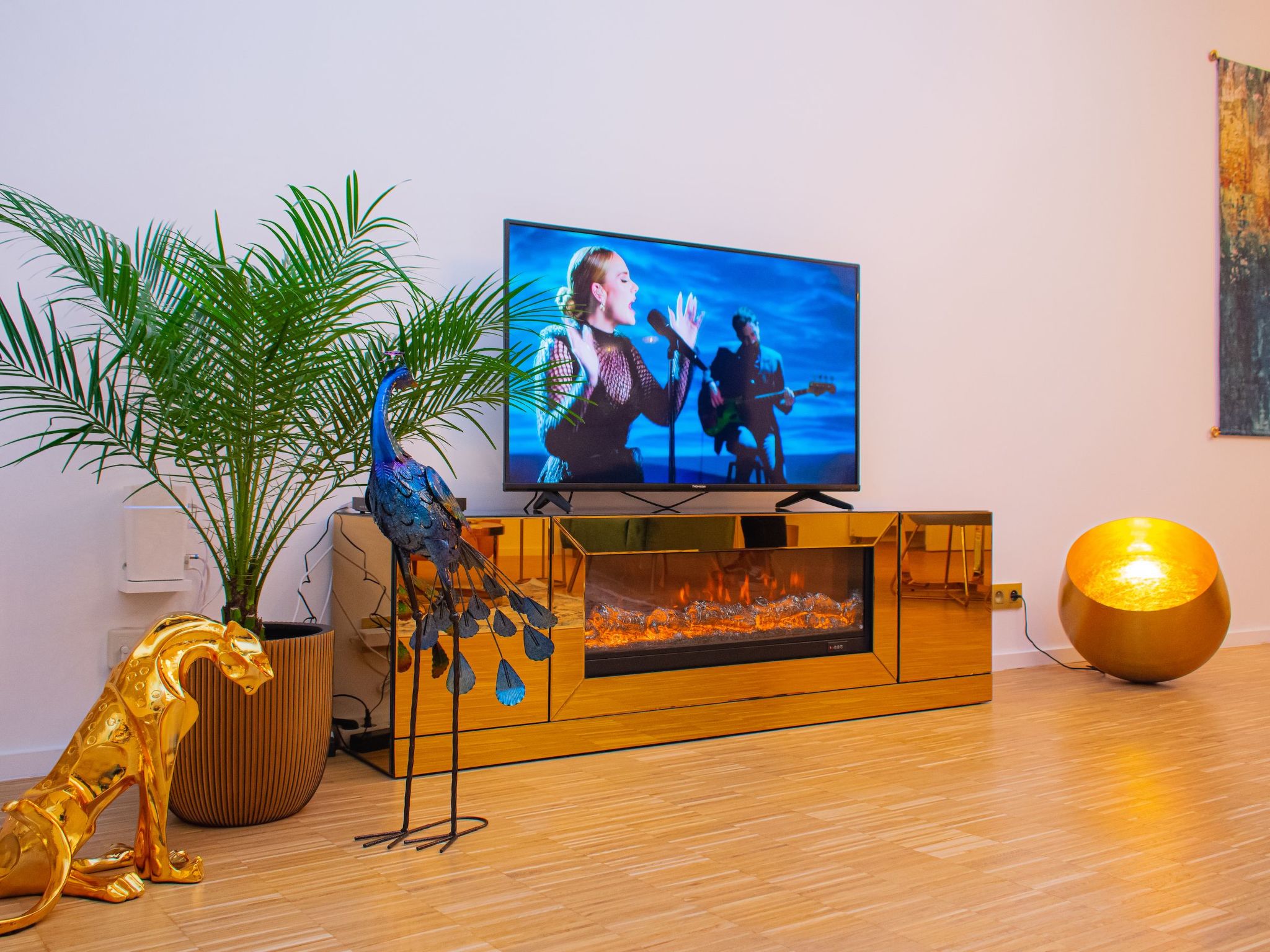 "Chic City Escape 2B"-Image-tags.info