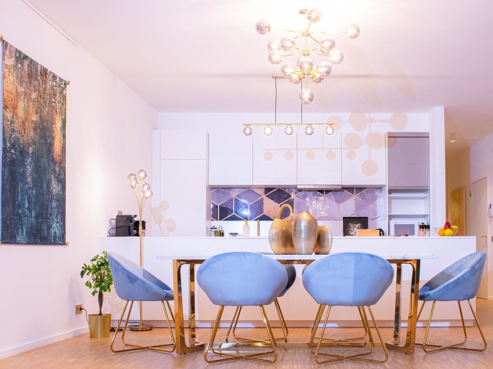 "Chic City Escape 2B"-Image-tags.info