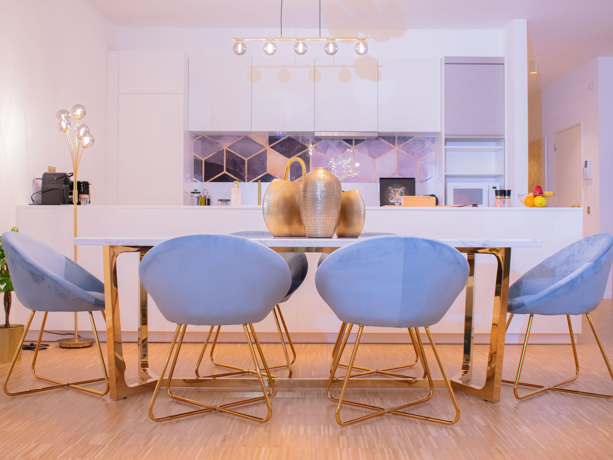 "Chic City Escape 2B"-Image-tags.info