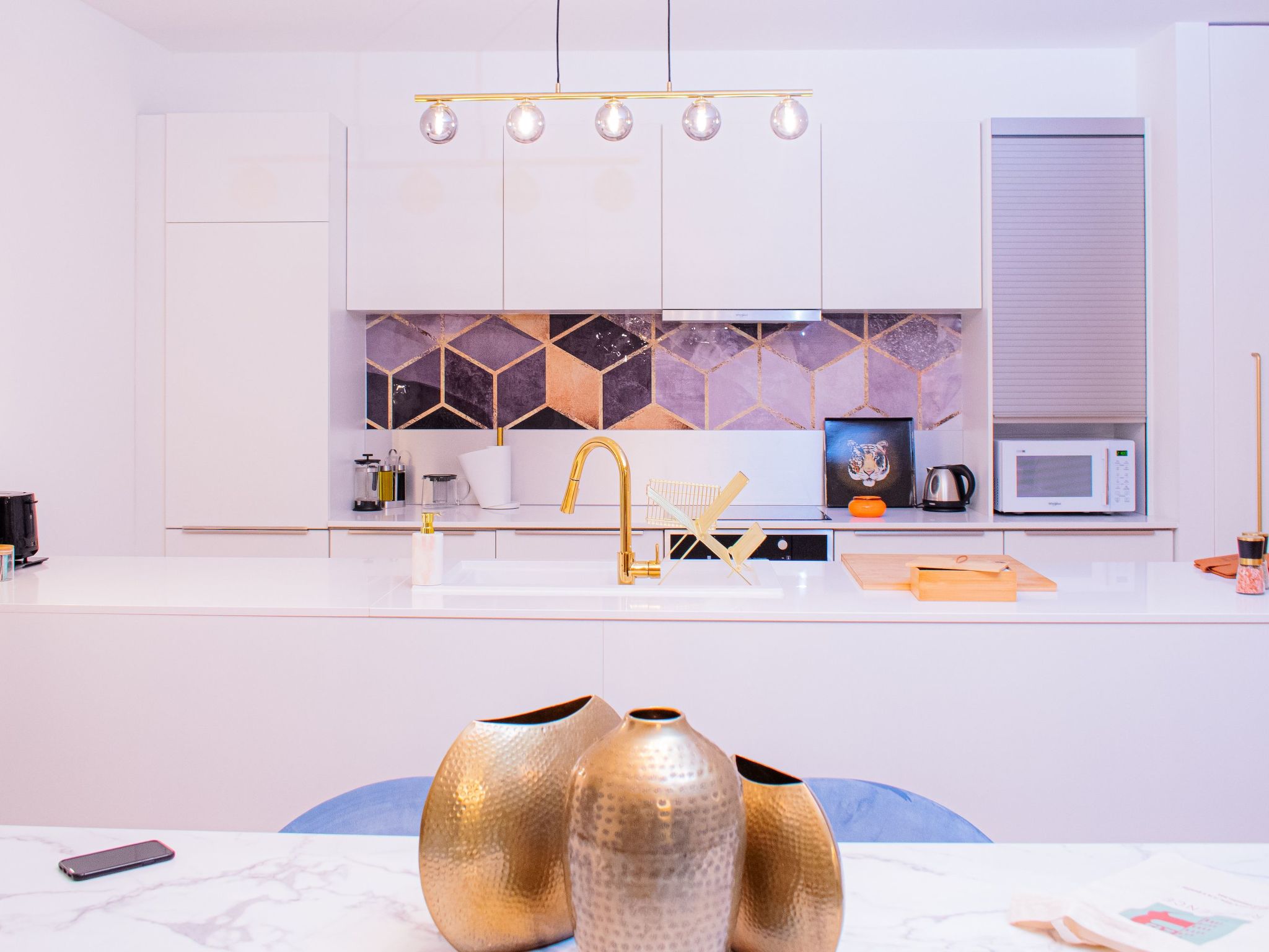 "Chic City Escape 2B"-Image-tags.info