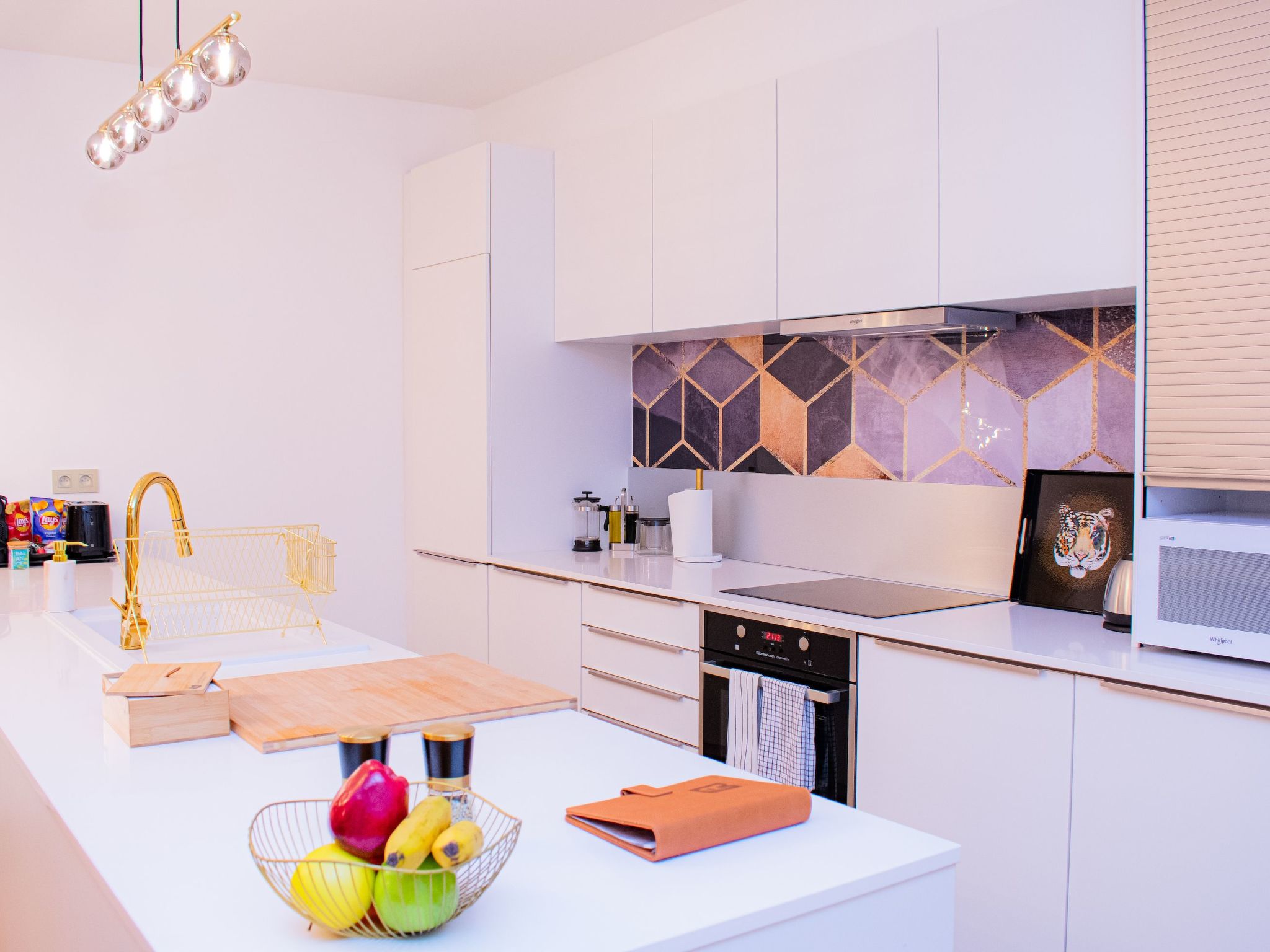 "Chic City Escape 2B"-Image-tags.info