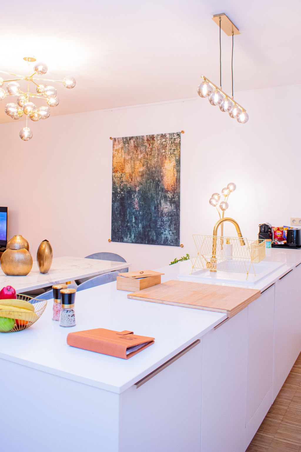 "Chic City Escape 2B"-Image-tags.info