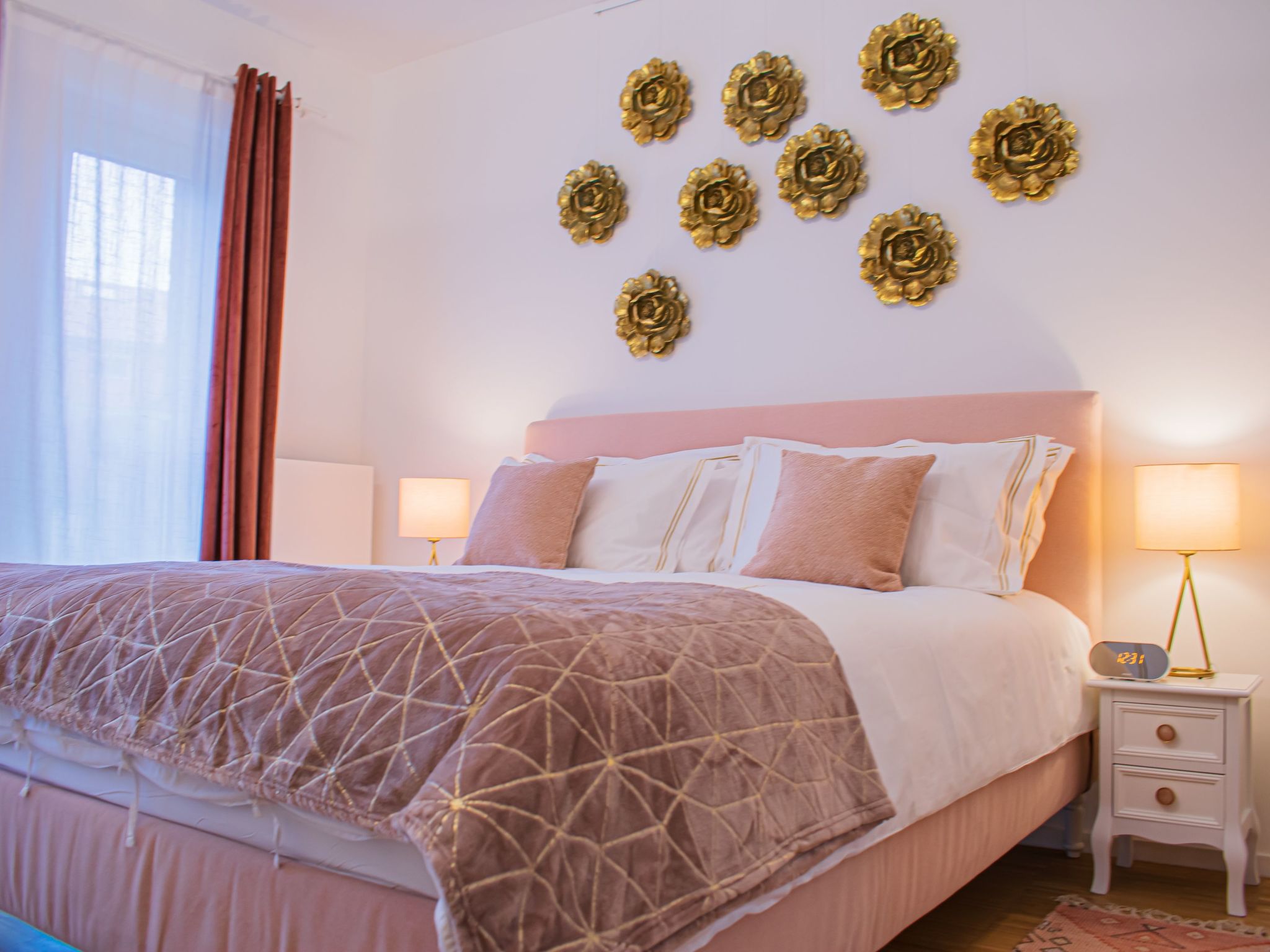 "Chic City Escape 2B"-Image-tags.info