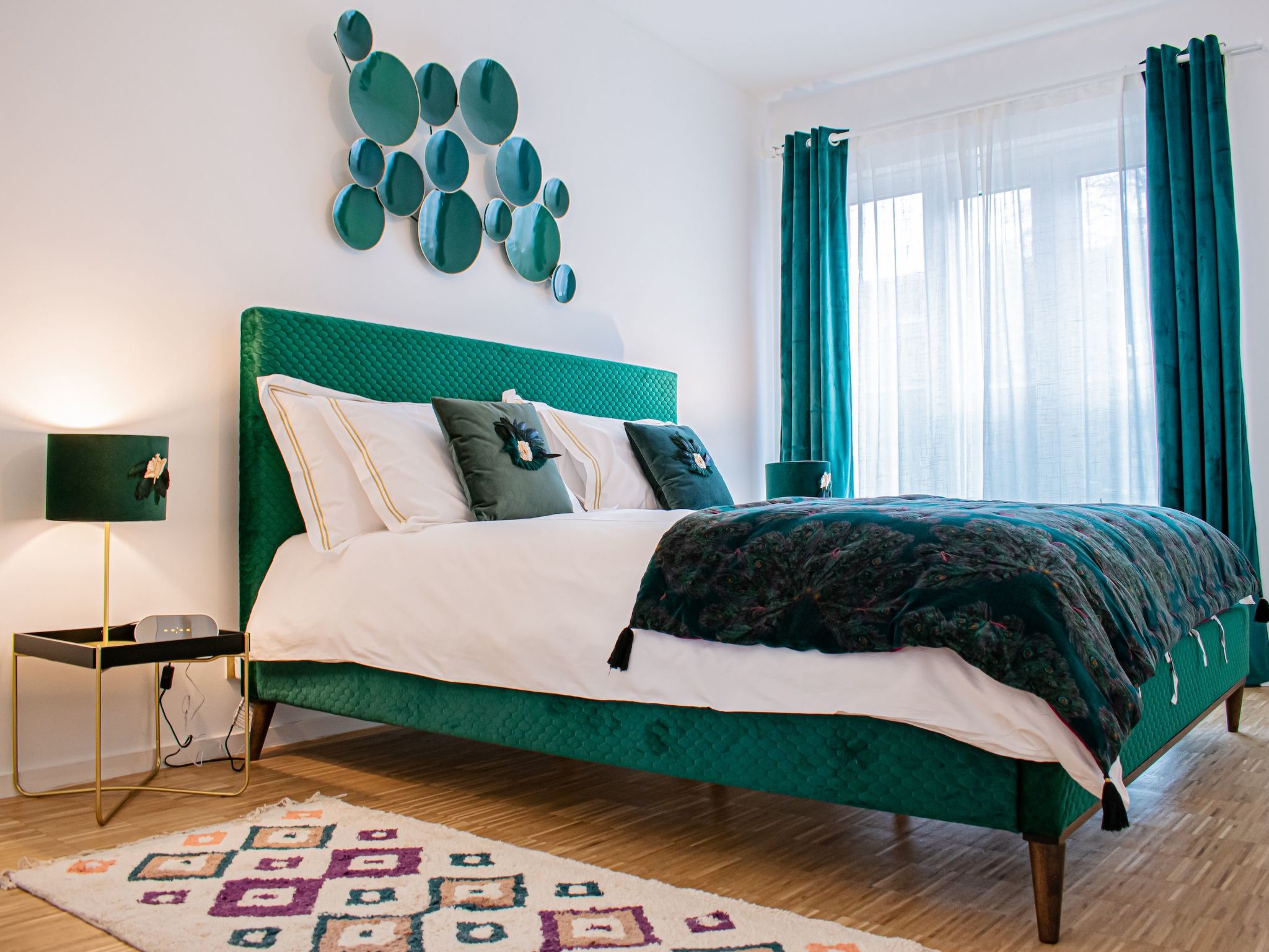 "Chic City Escape 2B"-Image-tags.info