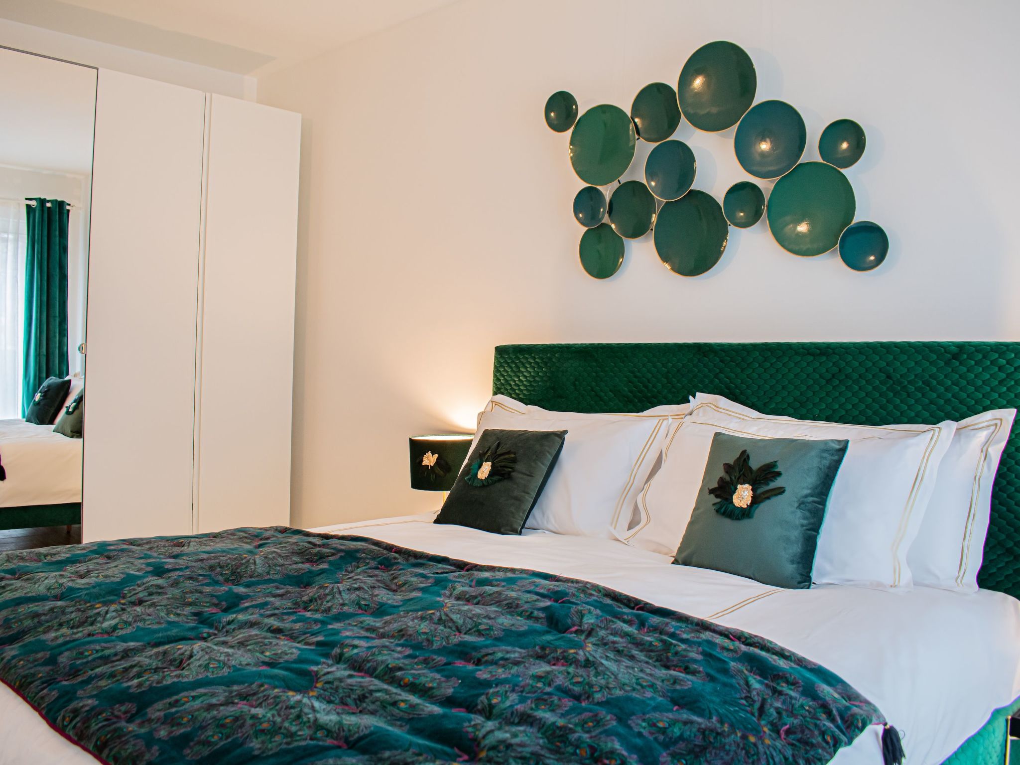 "Chic City Escape 2B"-Image-tags.info