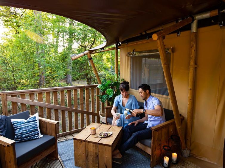 Search and Stay destination Mol, Vlaams Gewest - Belgium from AU$ 561. Glampingtent Silver Lodge 6