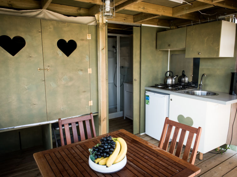 Search and Stay destination Zutendaal, Vlaams Gewest - Belgium from AU$ 416. Air Lodge 4 Glampingtent