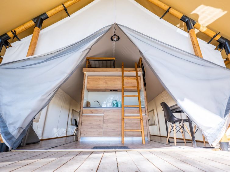 Search and Stay destination Zutendaal, Vlaams Gewest - Belgium from AU$ 467. Papendaal lodge 6 Glampingtent