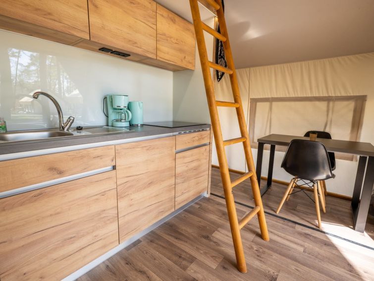 Search and Stay destination Zutendaal, Vlaams Gewest - Belgium from AU$ 467. Papendaal lodge 6 Glampingtent