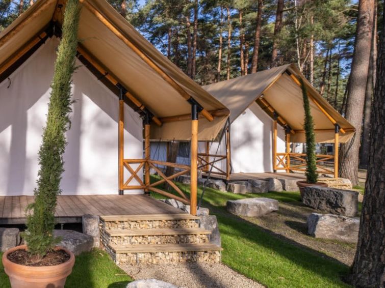 Search and Stay destination Zutendaal, Vlaams Gewest - Belgium from AU$ 409. Papendaal lodge 4 Glampingtent