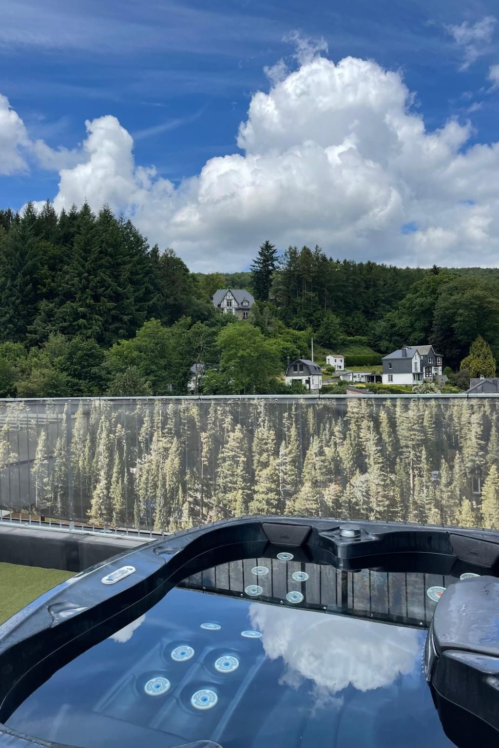 Dachterrasse Lila und Jacuzzi