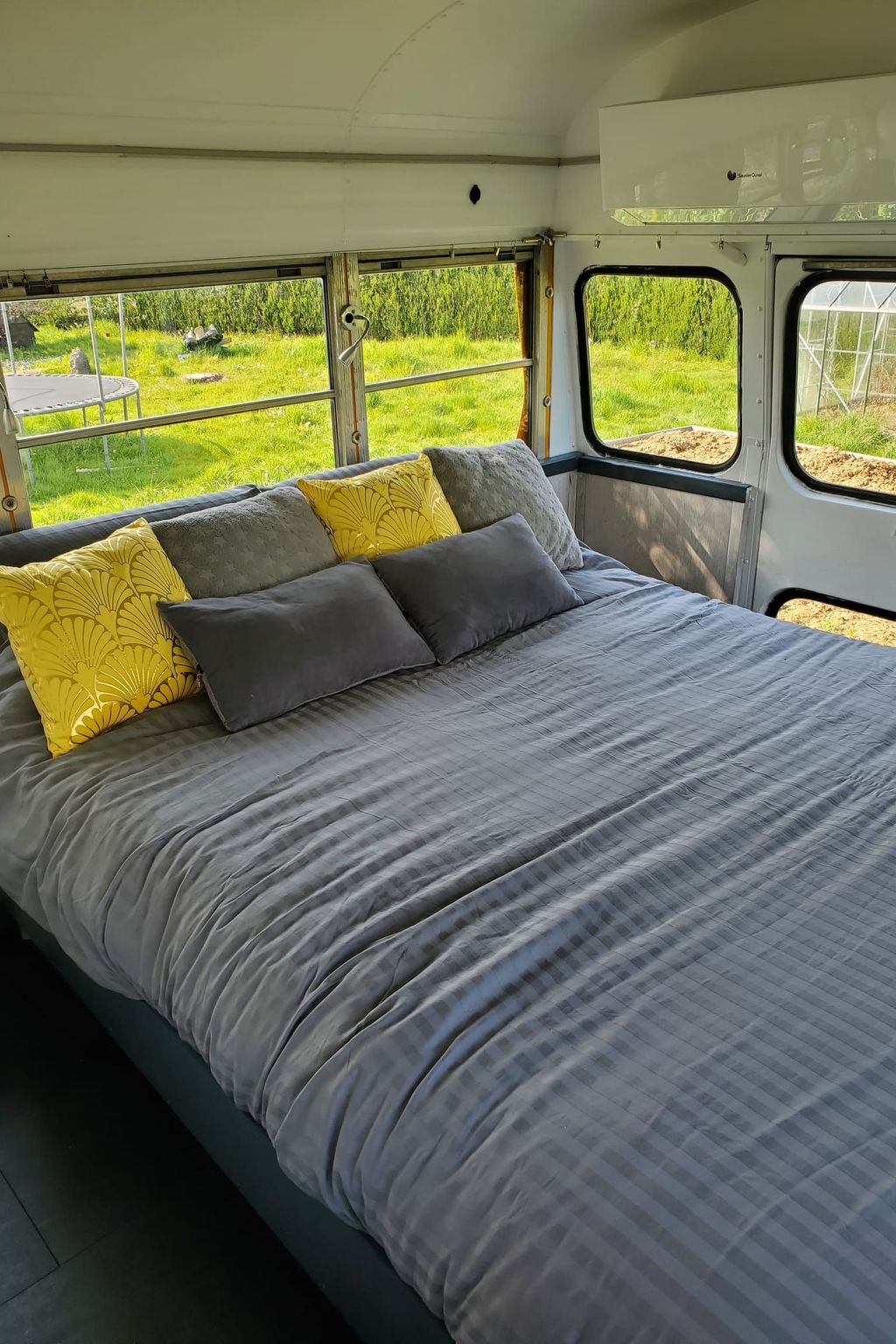 Ungewöhnliche Übernachtung in einem authentischen amerikanischen Schulbus