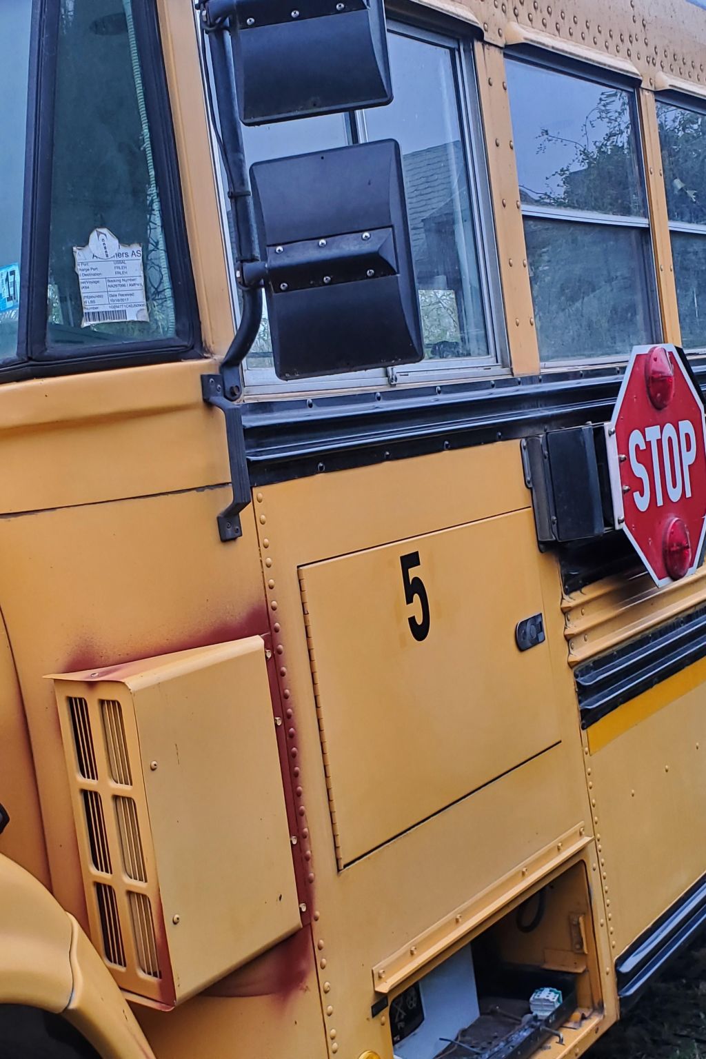 Ungewöhnliche Übernachtung in einem authentischen amerikanischen Schulbus-Image-tags.info