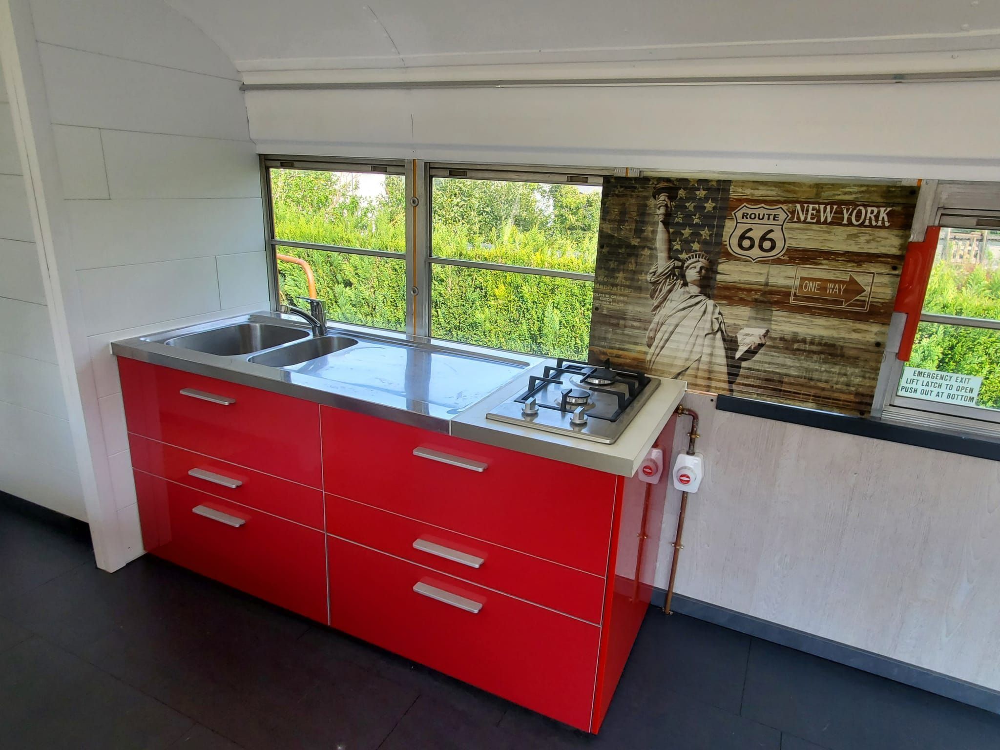 Ungewöhnliche Übernachtung in einem authentischen amerikanischen Schulbus-Image-tags.info