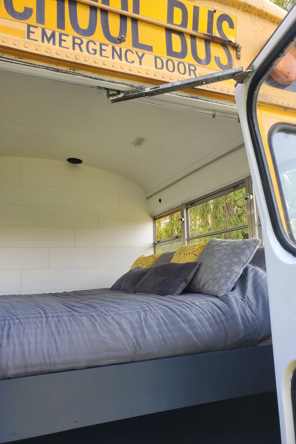 Ungewöhnliche Übernachtung in einem authentischen amerikanischen Schulbus-Image-tags.info