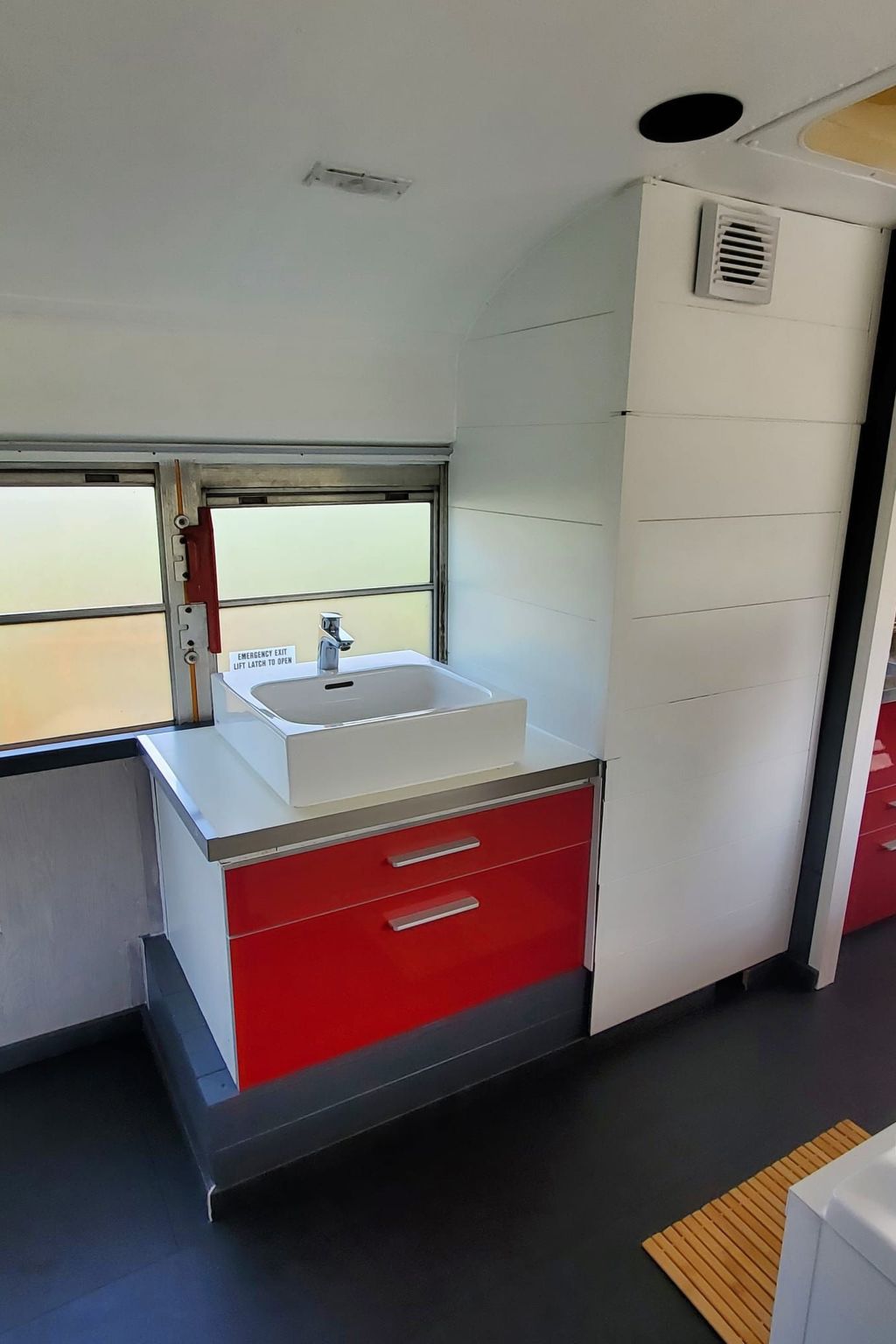 Ungewöhnliche Übernachtung in einem authentischen amerikanischen Schulbus-Image-tags.info