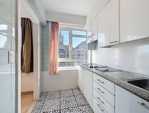 Zonnig appartement op 10 meter van strand en zee in Blankenberge - thumbnail 4