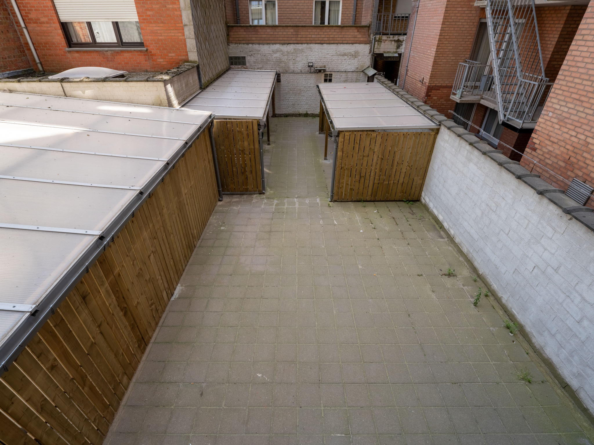 Sealing with balcony-Drinnen