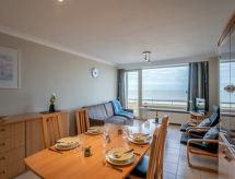 4-persoons appartement met zeezicht direct aan zee in Blankenberge - thumbnail 1