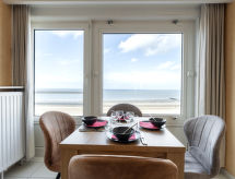 4-persoons appartement met zeezicht direct aan het strand in Blankenberge - thumbnail 1