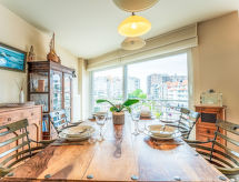 Op 500 m van zee: Ruim appartement in hartje Blankenberge - thumbnail 1